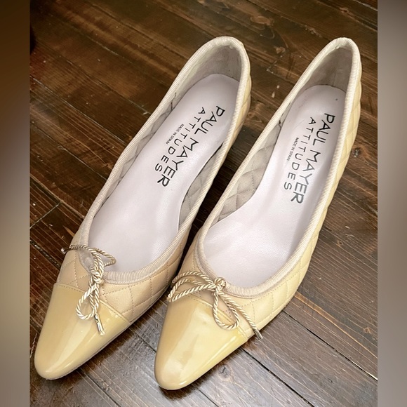 Paul Mayer Attitudes Pointed Toe Beige Quilted Leather Kitten Heel Size 6.5 - Picture 1 of 3